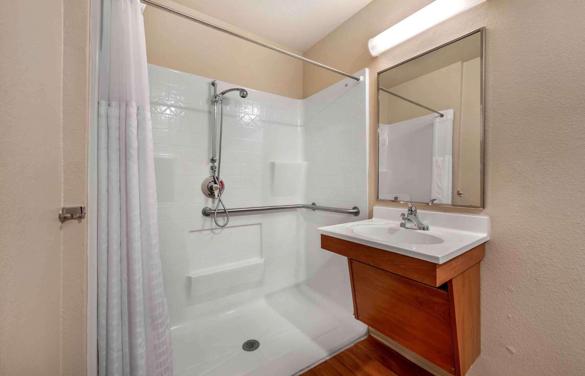 Extended America Select - - Southwest Omaha